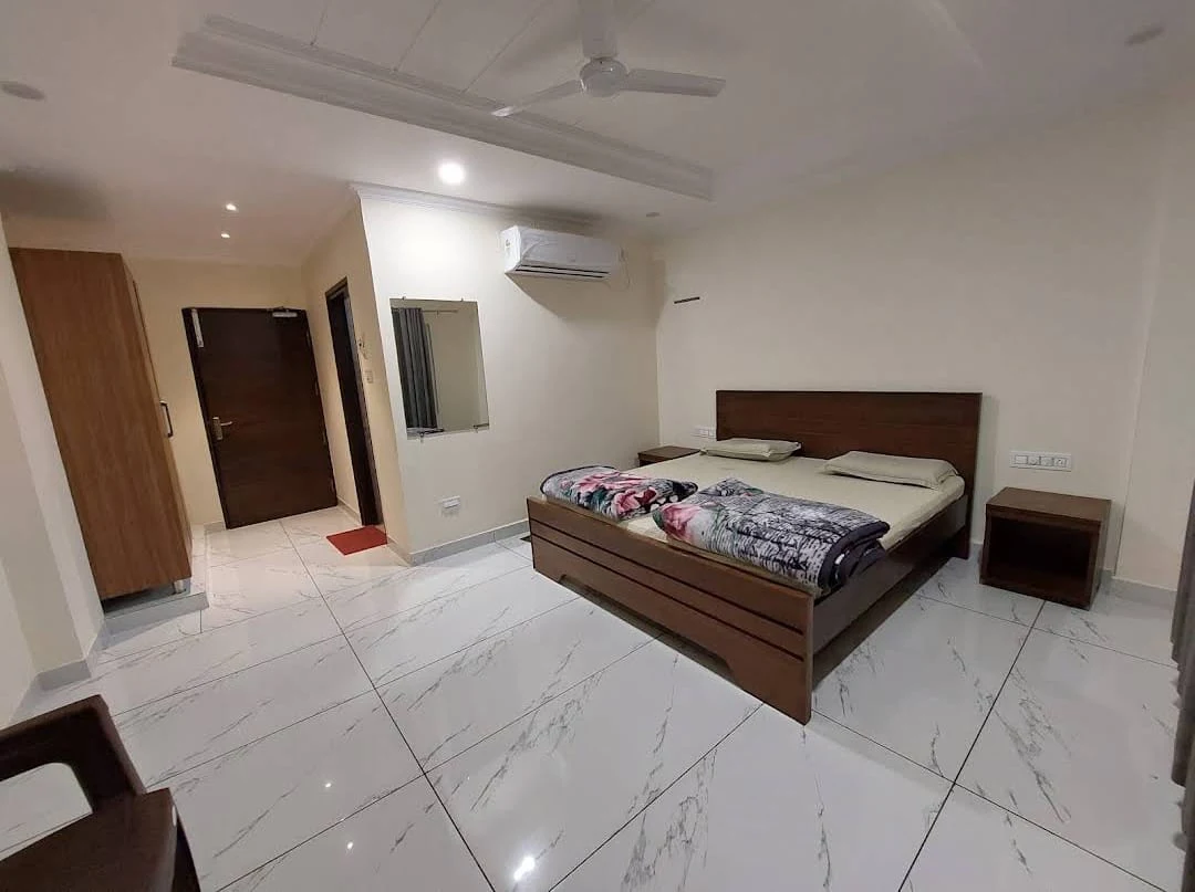 Comfortable deluxe room in Tirumala